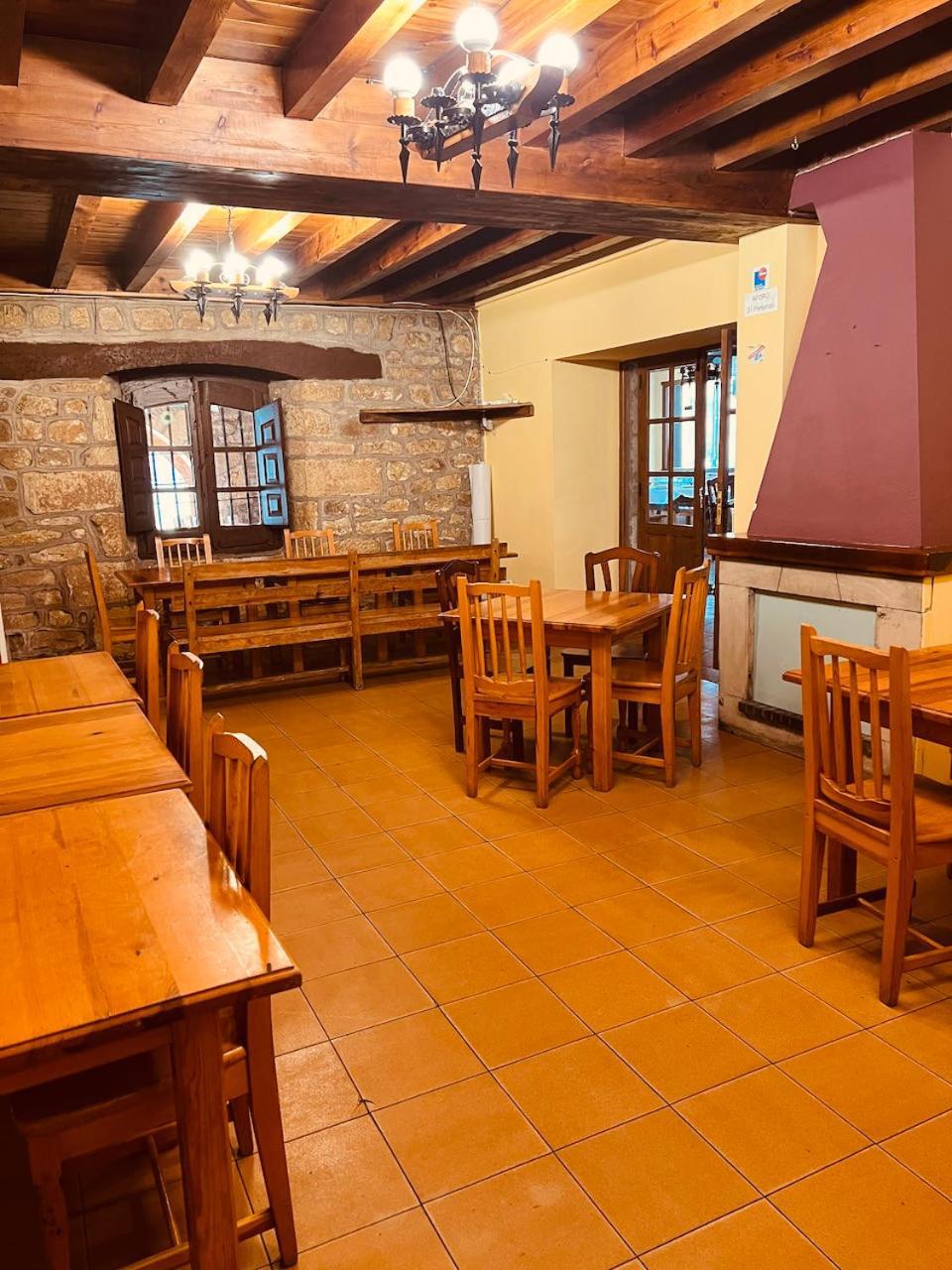 Albergue Pinares - La Casona De Revenga Regumiel de la Sierra Zewnętrze zdjęcie