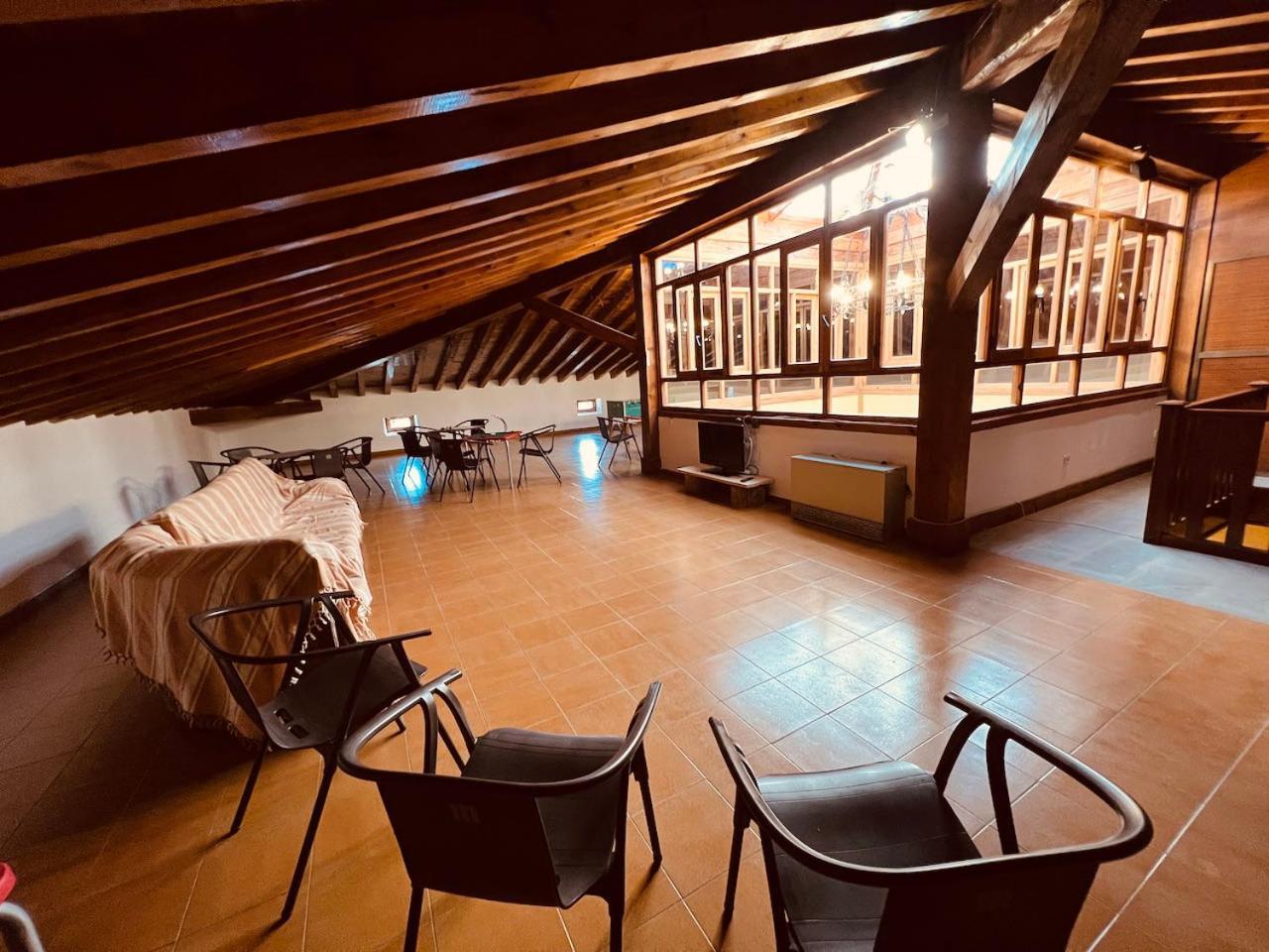 Albergue Pinares - La Casona De Revenga Regumiel de la Sierra Zewnętrze zdjęcie