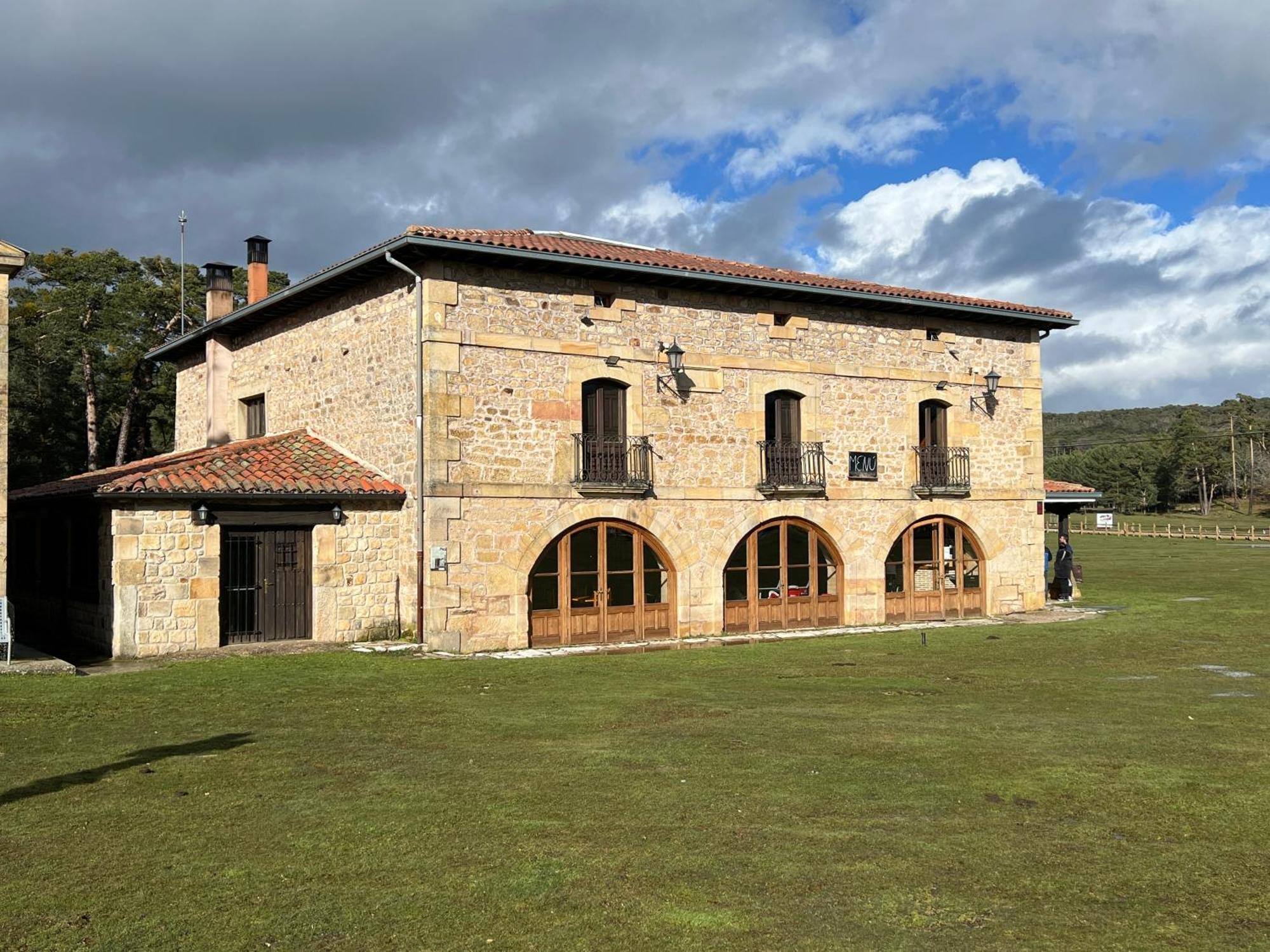 Albergue Pinares - La Casona De Revenga Regumiel de la Sierra Zewnętrze zdjęcie